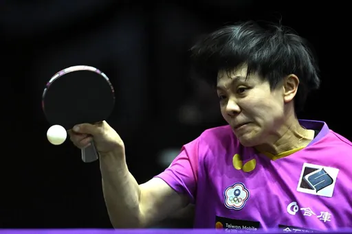 鄭怡靜左手敲到桌子　忍傷拿到2點！世錦賽台灣勝泰國