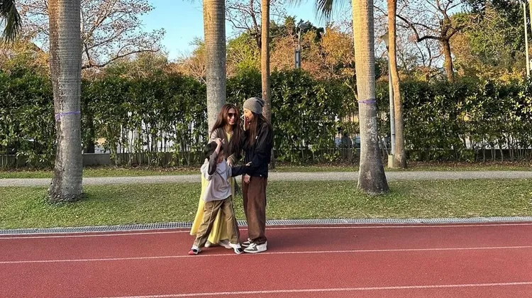 Hebe曬出與Ella勁寶私下合照。翻攝 HebeIG