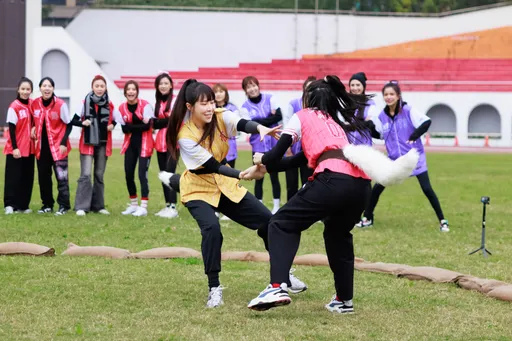 元宵競賽!女子摔角競技場 吳心緹、梓梓捉對廝殺