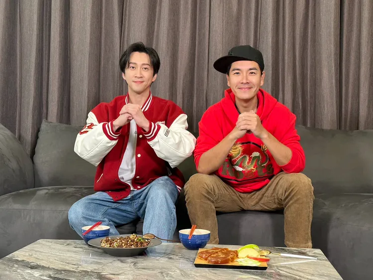 王傳一（右）和陳漢典龍年向大家拜年。嚞娛樂提供