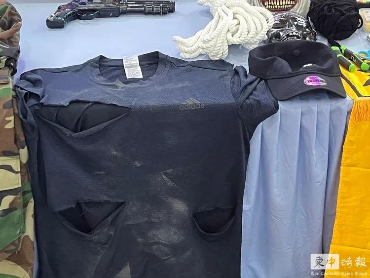 柬國警方公布證物，圖為從晚安小雞與阿鬧行李搜出的證物。圖片經《柬中時報》授權