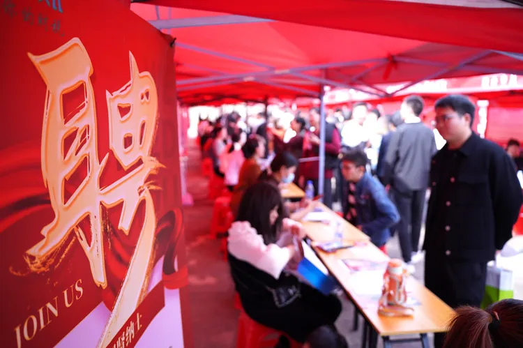 今天（2/19）在福建龍巖一場「春風送崗才聚龍巖」春季專場招聘會。新華社