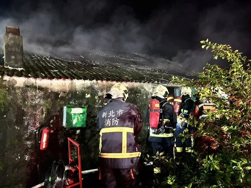 新北金山火災 80歲翁無生命徵象送醫「恢復心跳」