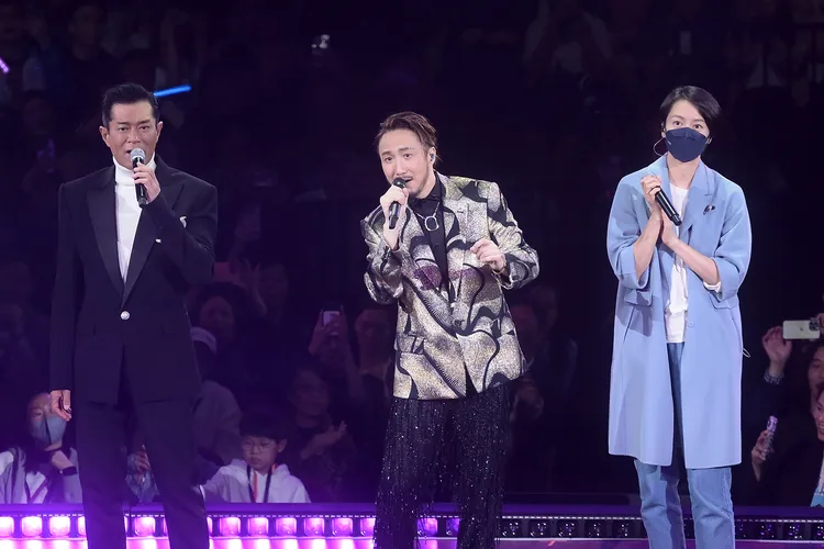 鄭中基與古天樂同台，更邀請台下的梁詠琪上台合唱。寬宏藝術提供