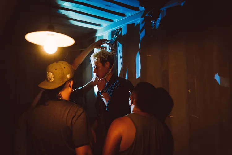 劉冠廷冒險拍攝上吊戲。CATCHPLAY提供