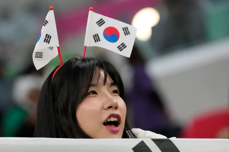南韓球迷昨在卡達，為參加亞洲盃足球賽的國家隊加油。美聯社
