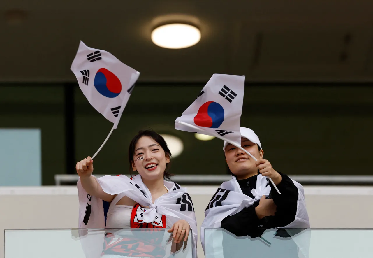 南韓球迷昨在卡達,為參加亞洲盃足球賽的國家隊加油。路透社