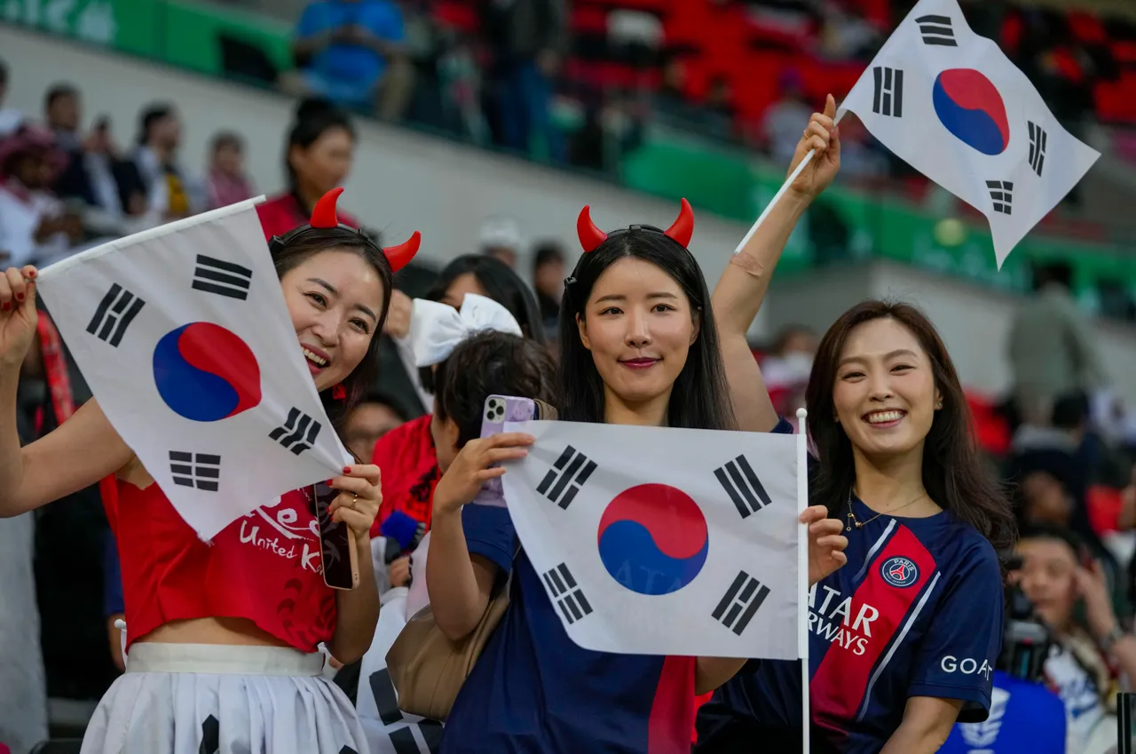 南韓球迷昨在卡達,為參加亞洲盃足球賽的國家隊加油。美聯社