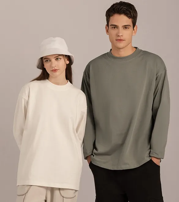 素T百搭不退潮流，對比色一淺一深，穿出時尚達人的fu。