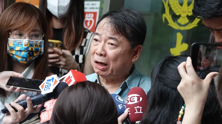 廖峻去年在警局向媒體訴委屈。