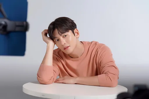 池昌旭室內吸菸惹議 經紀公司代道歉火上加油