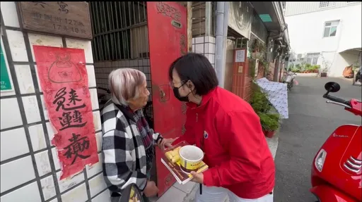 爱不停!烛善志工除夕送餐不停歇 600名弱势受惠直呼「揪感心」