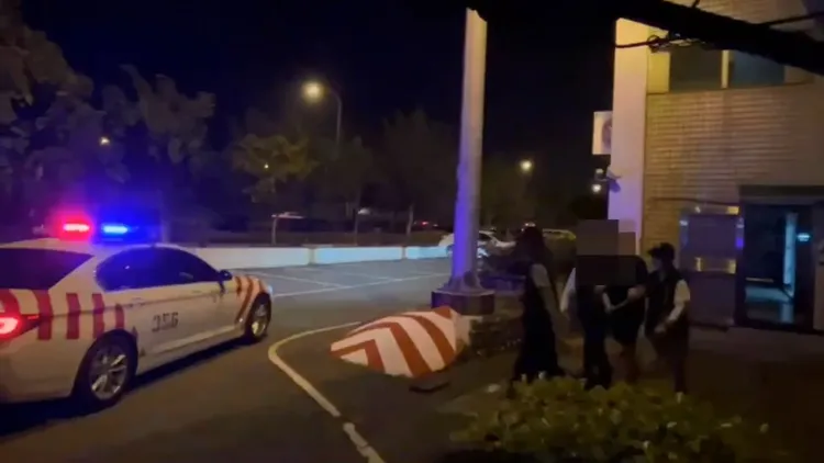 國道警方在台中烏日逮捕謝男。民眾提供