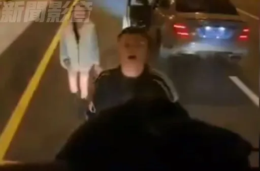 真是不要命!路怒男駕賓士國道連擋4大貨車 砸車落跑7天落網