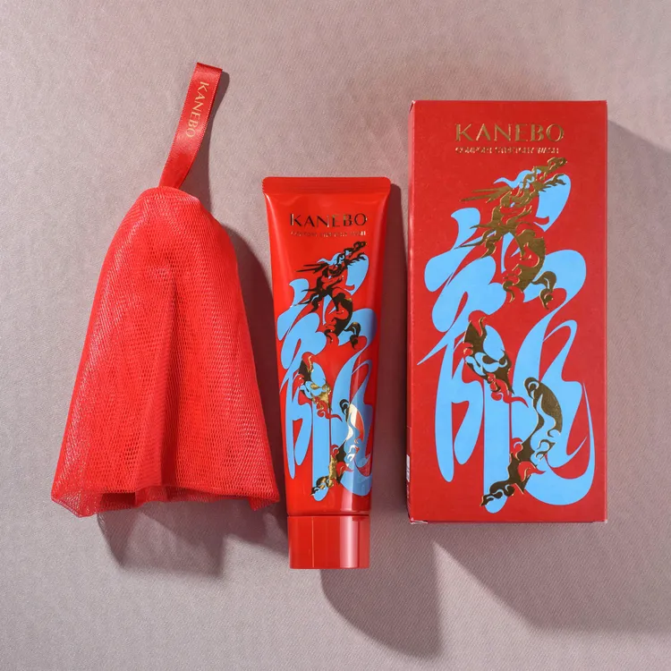 佳麗寶保濕緻潤洗顏皂霜（附起泡網），130g／1950元。品牌提供