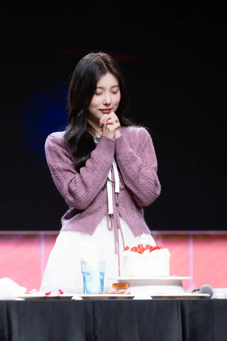 姜惠元裝飾蛋糕用料毫不手軟。星月文創提供