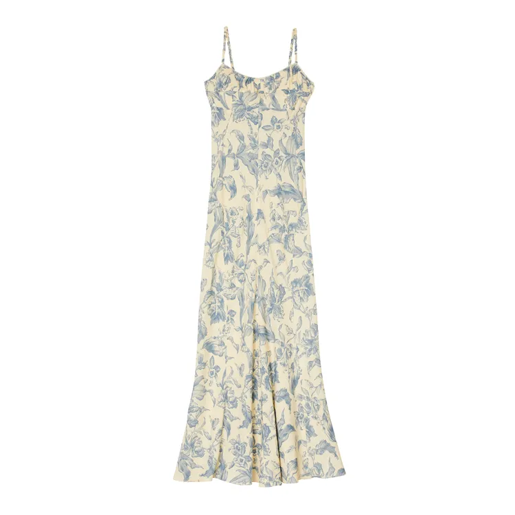 米色藍印花細肩帶長洋裝，1萬3790元。品牌提供