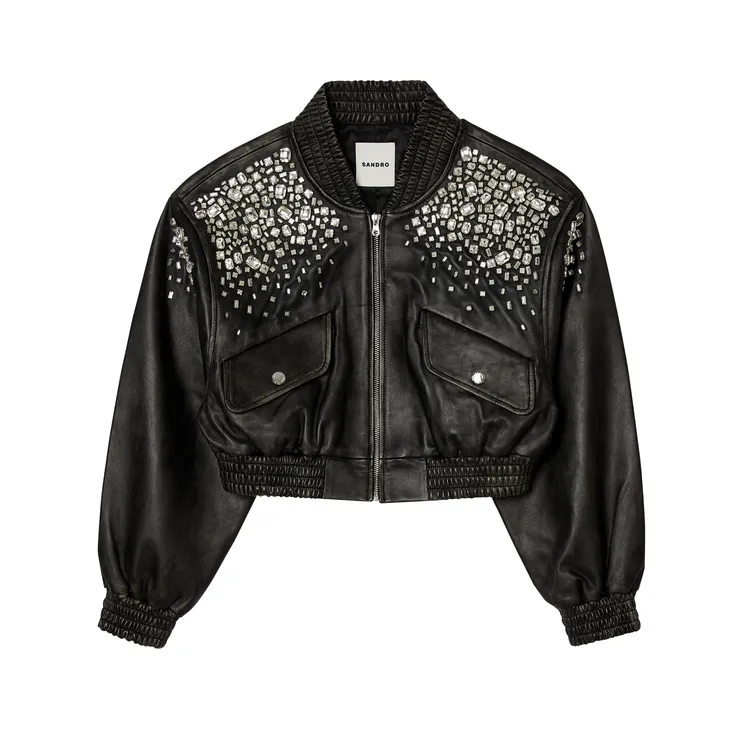 黑色水鑽短版皮革外套，2萬9590元。品牌提供