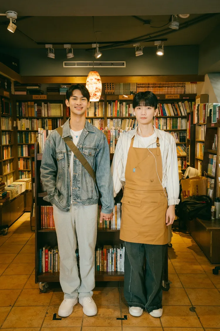 黃氏兄弟的哥哥哲哲（右）與夏浦洋共演BL劇情的MV。PressPlay提供