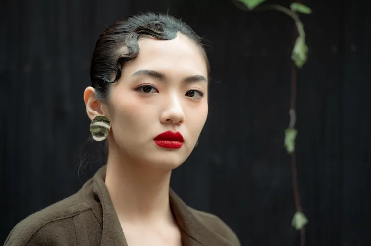 Model以Byredo唇霧演繹春節妝容。品牌提供