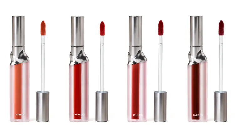 春節推薦色（左起）亮橘#245、橘調大紅色#250、冷調正紅色#259、冷調酒紅色#295。品牌提供