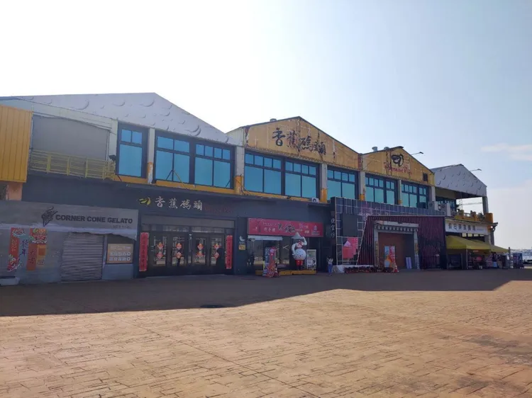 餐廳涉非法占用歷史建築「香蕉棚倉庫」。高雄港務提供