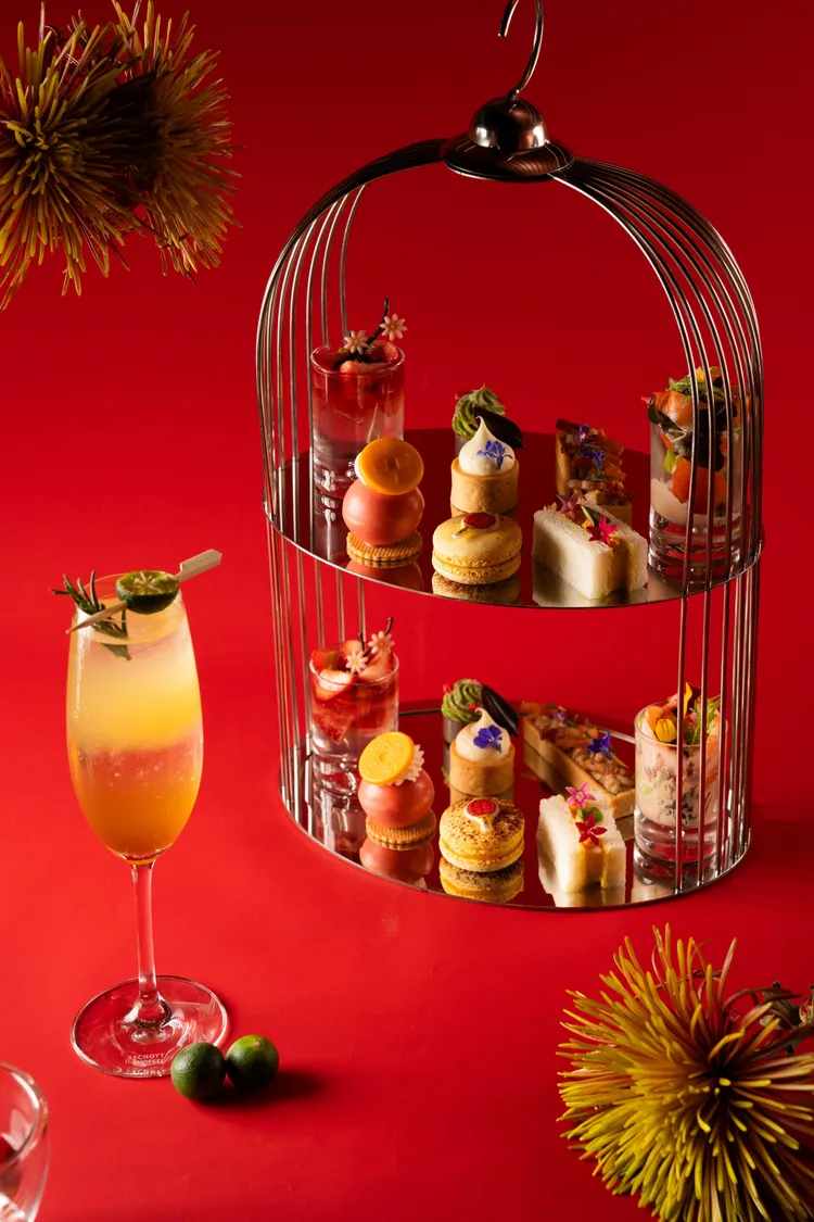 《SS Pâtisserie夏・精品甜點》春節雙人下午茶，每套888元+10%，適合連假期間與好友相約，感受悠閒午後時光。業者提供