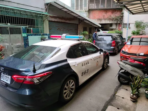 姐姐報案家中小客車遭搶走　警追查弟弟坐在車上還起出毒品