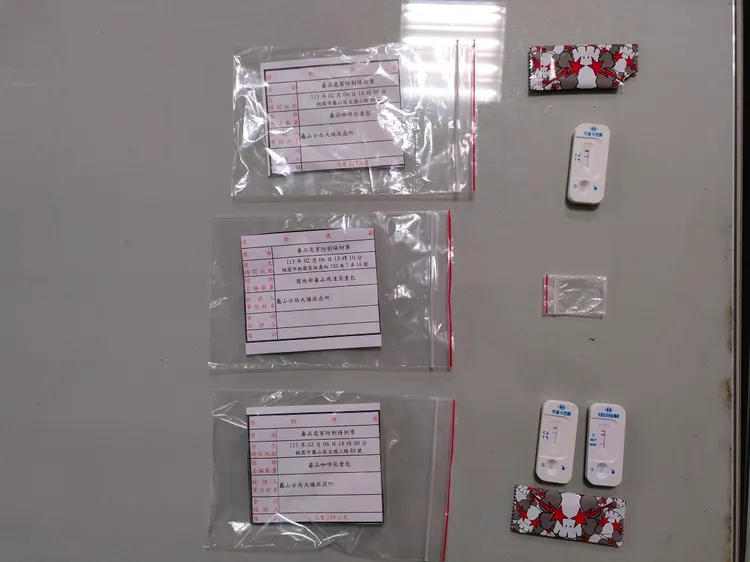 車上起出毒品。龜山警分局提供