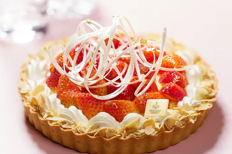 JR東日本大飯店台北推出的「草莓塔」脆酥的塔皮、香濃的奶油或卡士達醬以及新鮮的草莓。業者提供