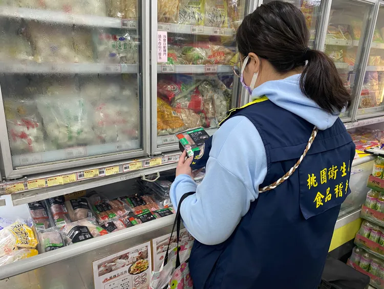衛生局人員稽查。桃園市衛生局提供