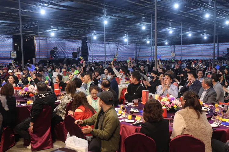 三立員工出席尾牙，現場氣氛歡樂。彭欣偉攝