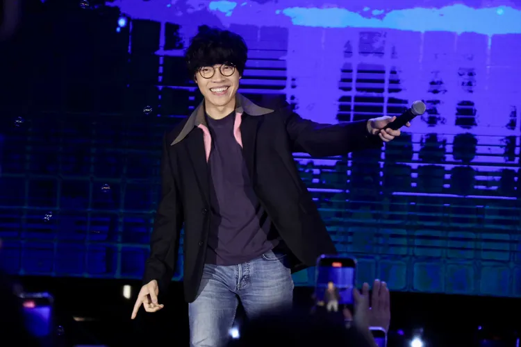 盧廣仲演唱經典歌曲。彭欣偉攝