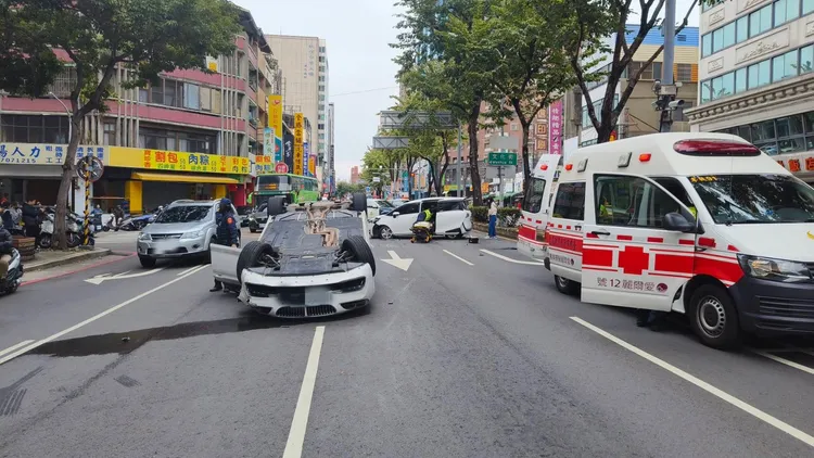 現場3人受傷，其中1人就醫。警方提供