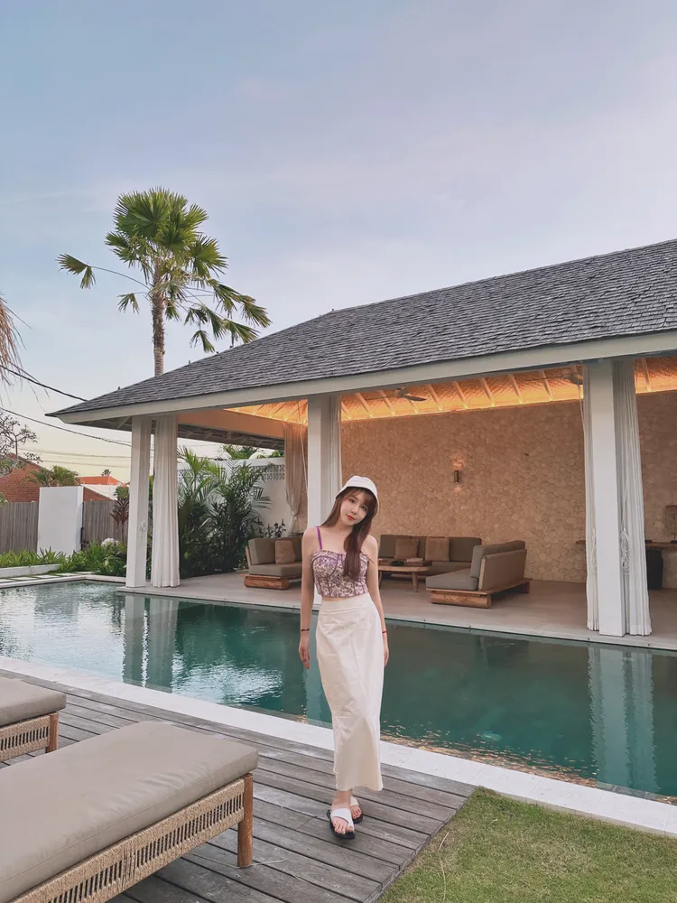 獅子座的小茵兒Dora事業心很強，除了開了一間餐酒館，在17每天還有兩場直播。