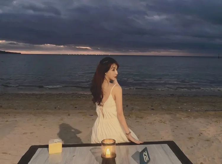 陽光的小茵兒最高興的事就是在直播中當大家的開心果，把歡樂與愛散播給大家。