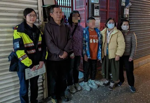 單親媽照顧阿嬤與幼子 受傷全家無法溫飽!北市警關懷送暖