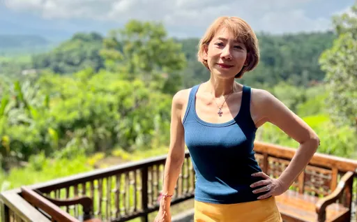 郎祖筠越洋連線唱京劇 討「四位神尊」歡心喊安可