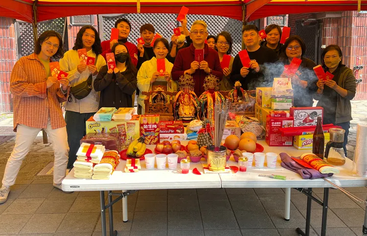 春河劇團開工拜拜。春河劇團提供