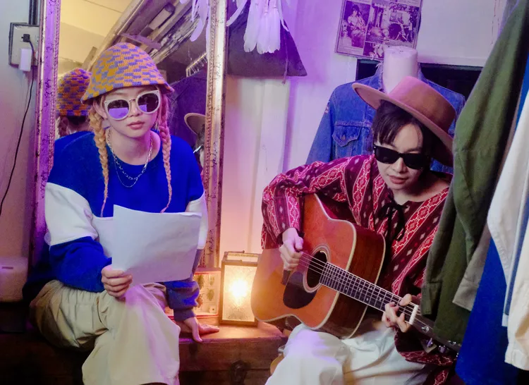 兩人共同演唱《天已經要光》搖滾抒情版。邊走邊聽有限公司提供