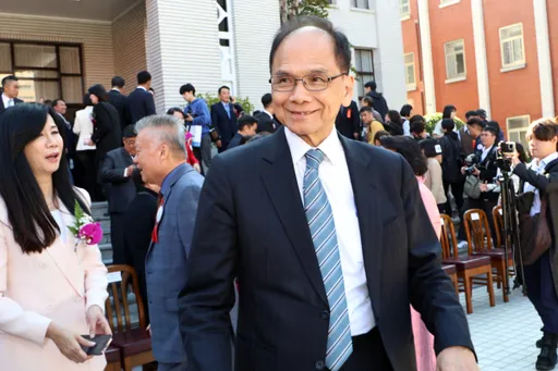 游錫堃爭龍頭失利宣布辭立委！　吳思瑤：不需飛彈在立法院內