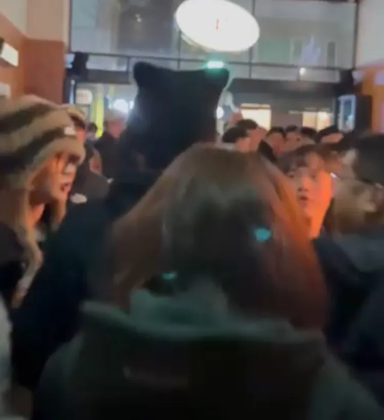 安心亞跟著柯震東離開夜店。翻攝Threads