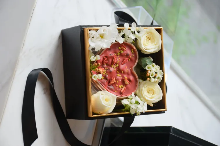 情人節「真金真銀，真心真意」 雙月份禮盒套餐的2月黑巧克力禮盒。業者提供