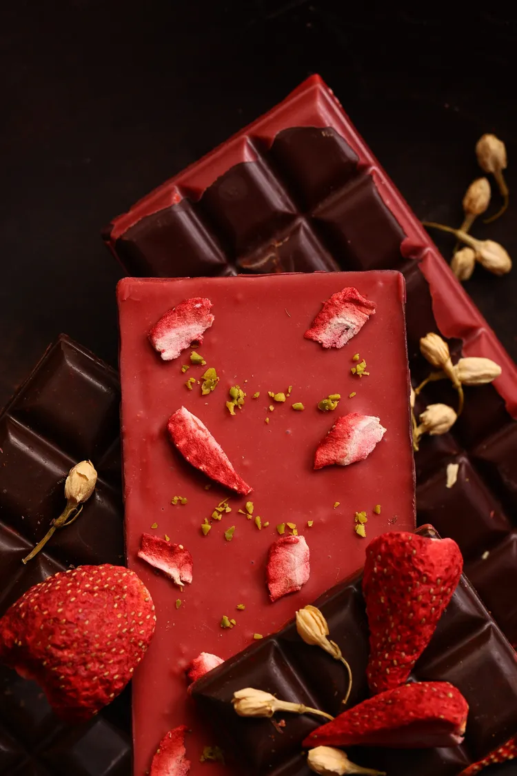 《巧克力霸-複合巧克力》項目，金牌+特別獎ingredient+特別獎innovation，療癒巧克力霸-草莓茉莉花。業者提供