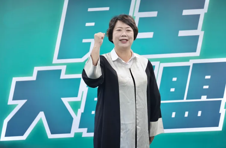 議員鄭文婷質疑謝國樑。林林攝