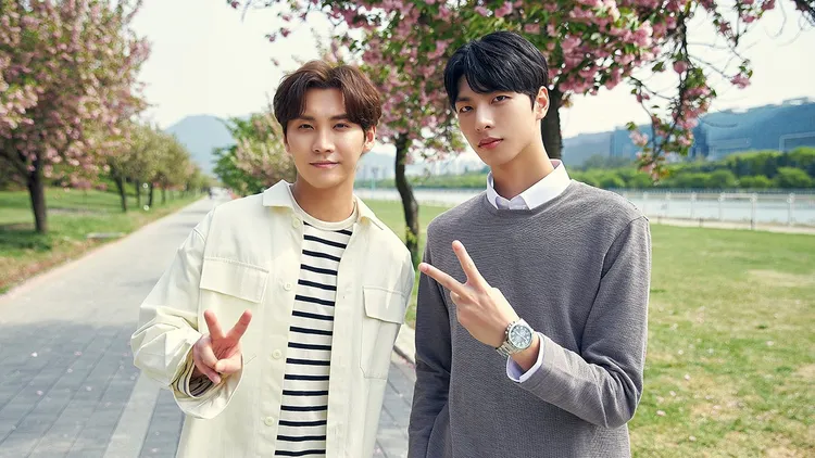 宋承炫（左）最後一部作品是2022年的BL劇《Oh！我的助手大人》，飾演人氣漫畫家。翻攝naver
