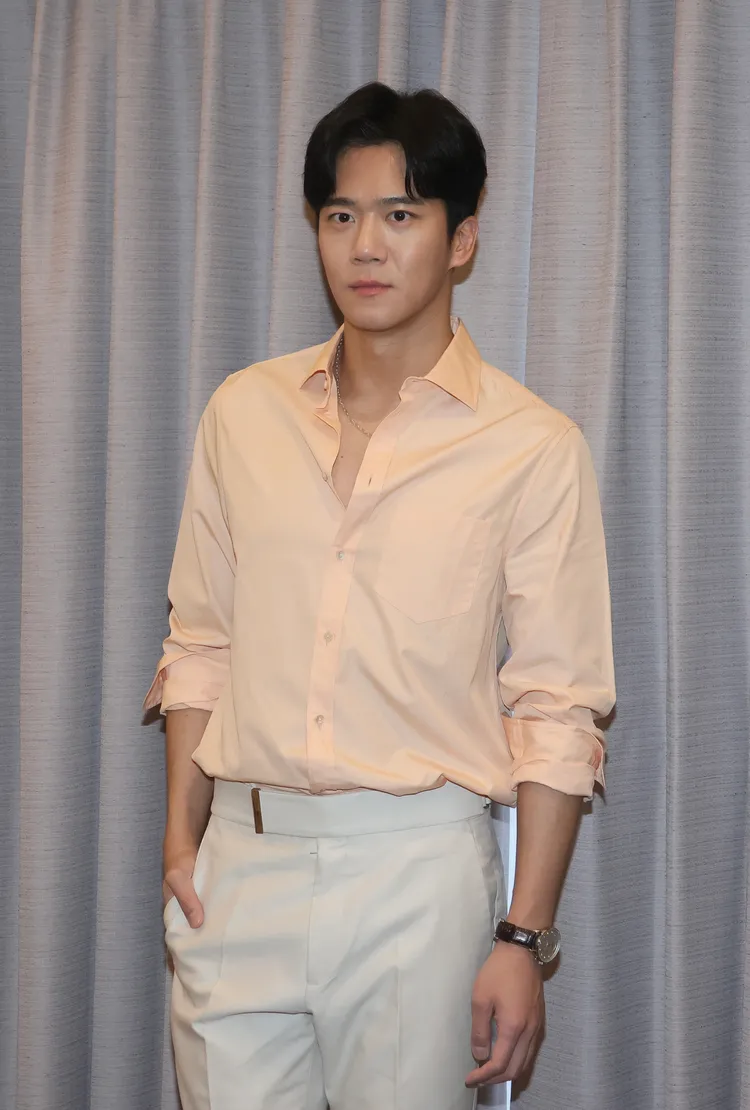 河錫辰節目上給人冷淡的形象，但他自認也有柔軟溫柔的一面。彭欣偉攝