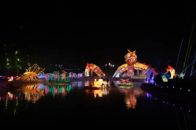 主燈「台中龍賀」。市府提供