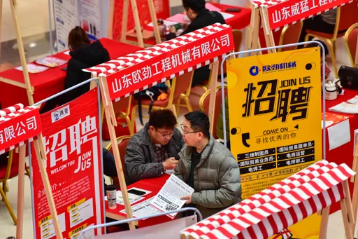 中國青年嘆就業難 好工作要花「人情費」買、還有行情價