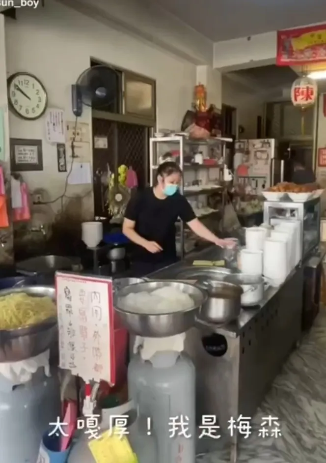 台南「穎川水餃麵店」康樂街廟旁的40年老店。TikTok@maysun_boy 提供